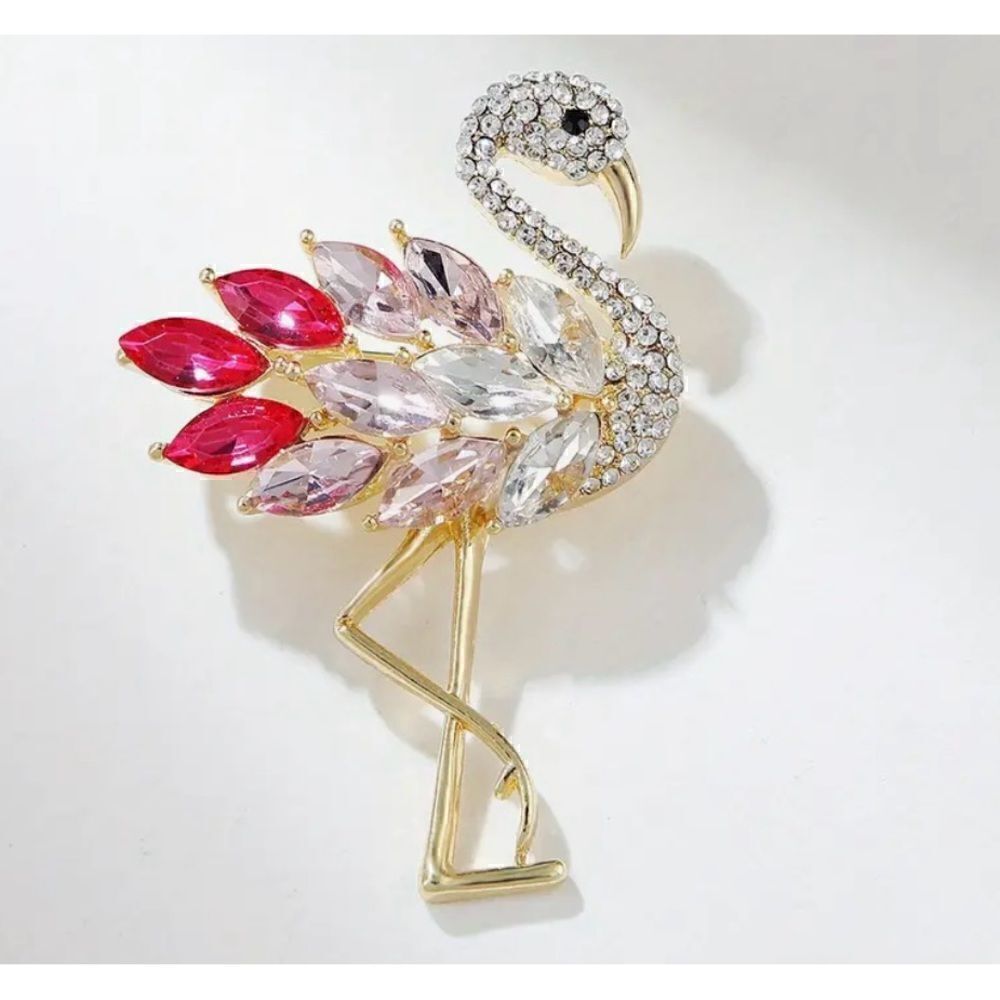 𩷠Betsey Johnson stunningâ&âsparklingâflamingoâbroochâ𩷠- Picture 1 of 7